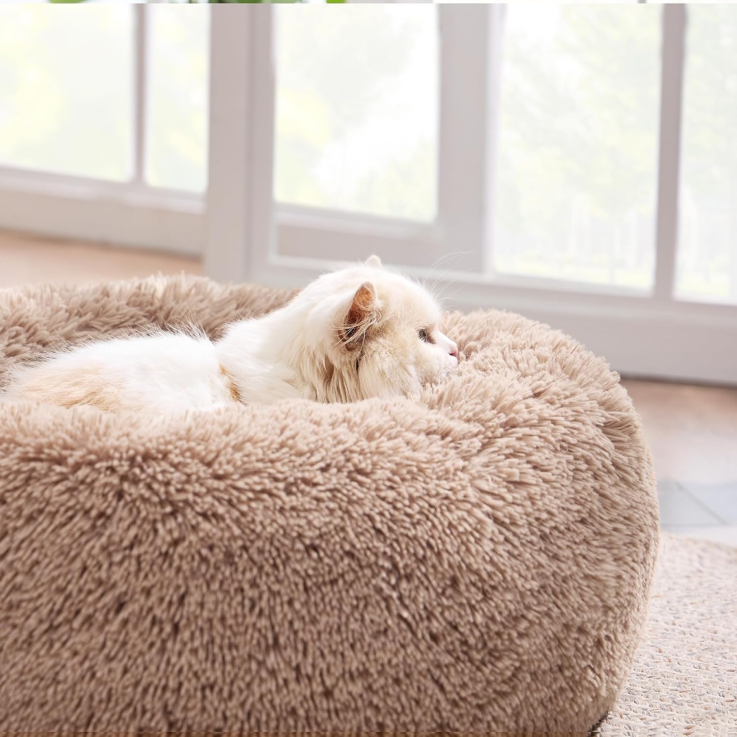 Cozy Calming Cat Bed – Washable 20" Round Plush Faux Fur with Anti-Slip Base, Perfect for Cats up to 15lbs – Camel